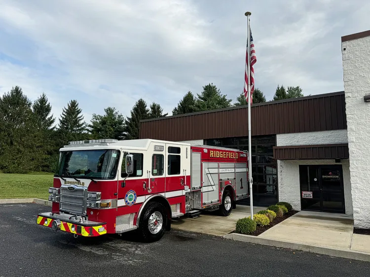 Pierce Enforcer Pumper exterior view, photo 5 of 28