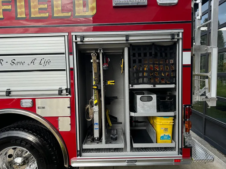 Pierce Enforcer Pumper exterior view, photo 8 of 28
