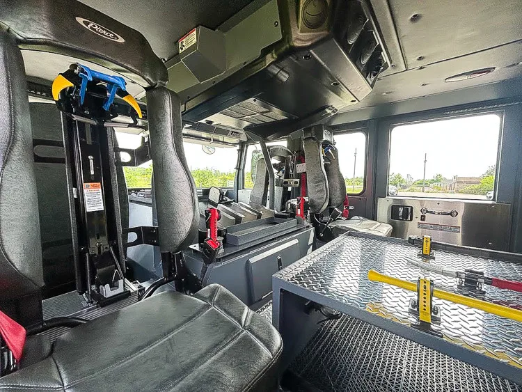 Pierce Saber Pumper exterior view, photo 10 of 32