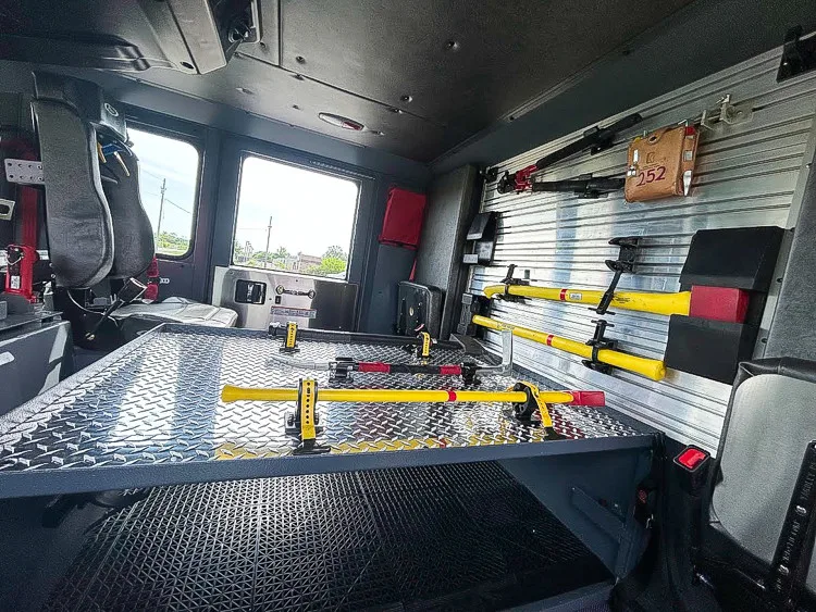 Pierce Saber Pumper exterior view, photo 13 of 32