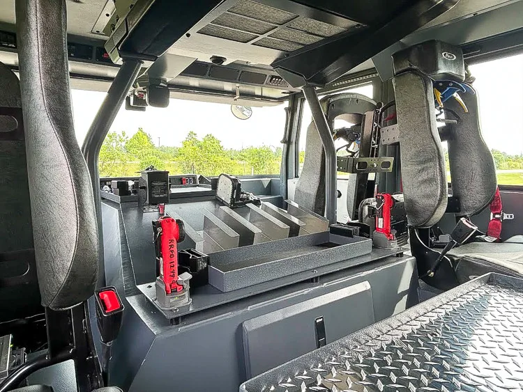 Pierce Saber Pumper exterior view, photo 14 of 32