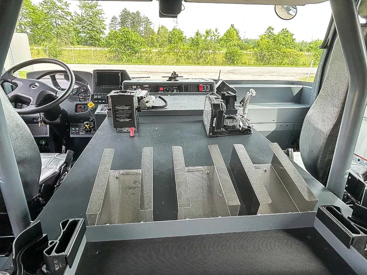 Pierce Saber Pumper exterior view, photo 15 of 32