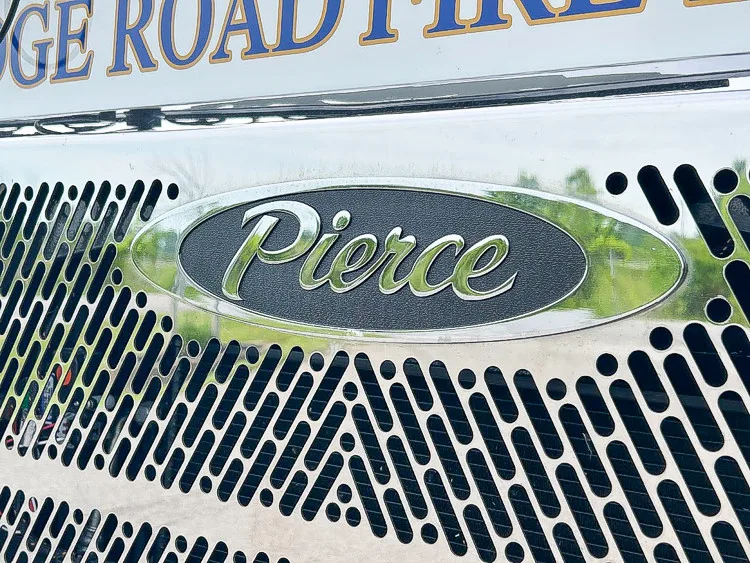 Pierce Saber Pumper exterior view, photo 17 of 32