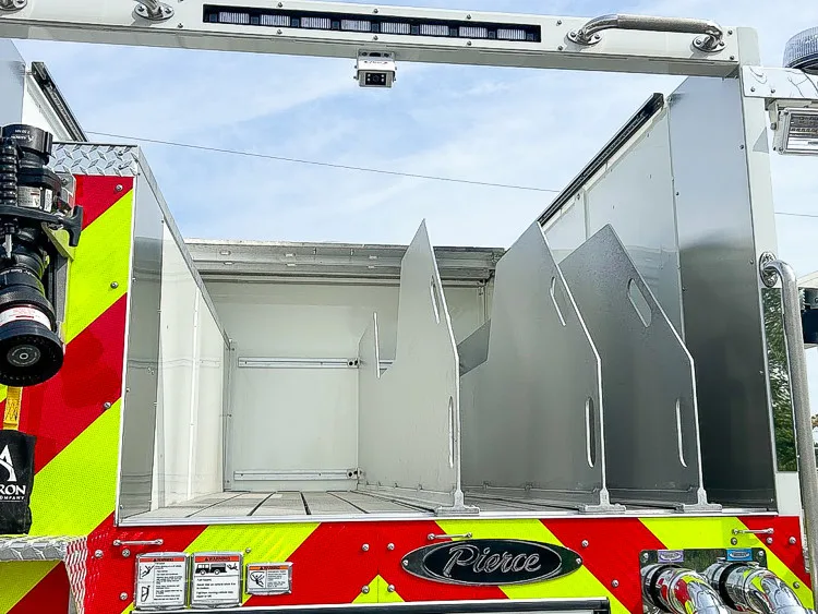 Pierce Saber Pumper exterior view, photo 19 of 32