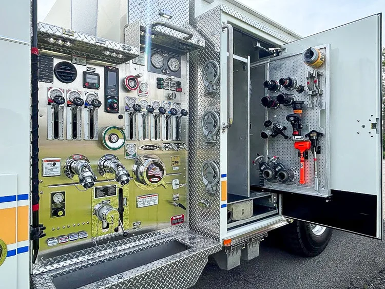 Pierce Saber Pumper exterior view, photo 21 of 32