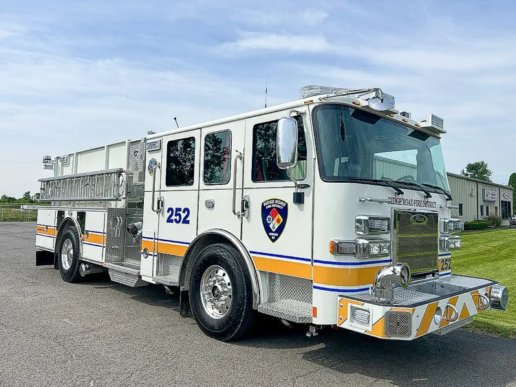 Pierce Saber Pumper exterior view, photo 24 of 32