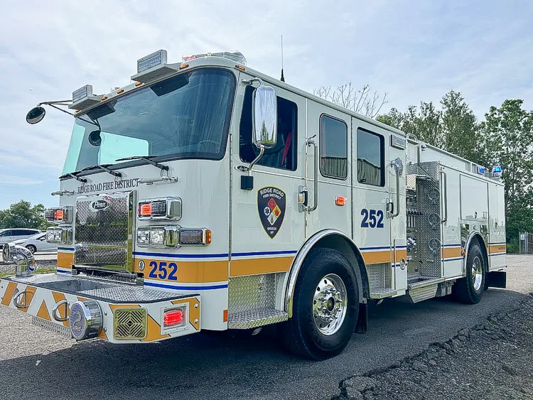 Pierce Saber Pumper exterior view, photo 27 of 32