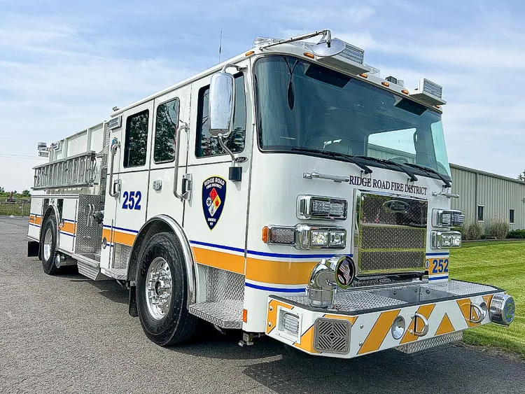 Pierce Saber Pumper exterior view, photo 28 of 32
