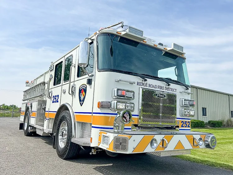 Pierce Saber Pumper exterior view, photo 30 of 32