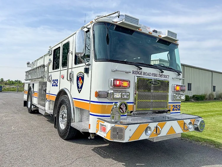 Pierce Saber Pumper exterior view, photo 31 of 32