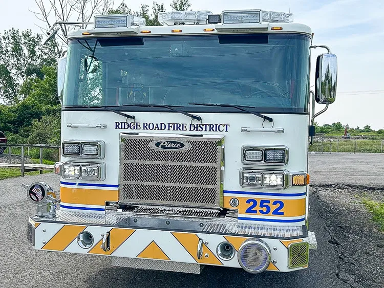 Pierce Saber Pumper exterior view, photo 5 of 32