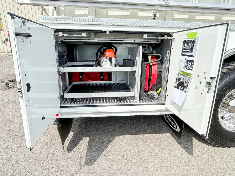 Pierce Saber Pumper exterior view, photo 8 of 32