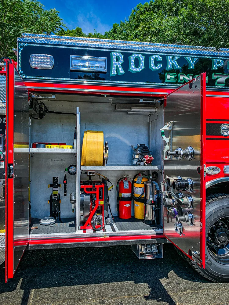 Pierce Enforcer Pumper exterior view, photo 14 of 34