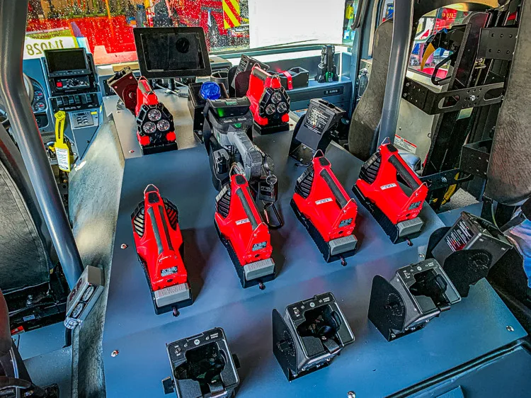 Pierce Enforcer Pumper exterior view, photo 33 of 34