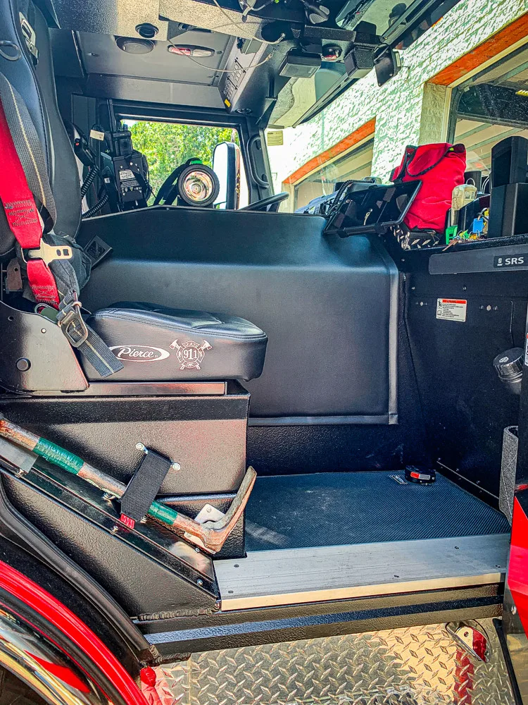 Pierce Enforcer Pumper exterior view, photo 8 of 34