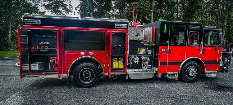 Pierce Enforcer Pumper exterior view, photo 15 of 32