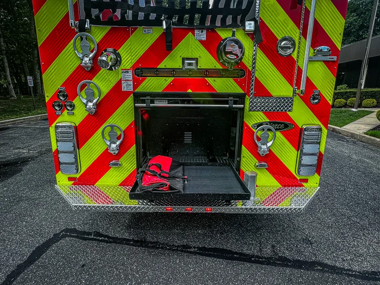 Pierce Enforcer Pumper exterior view, photo 16 of 32