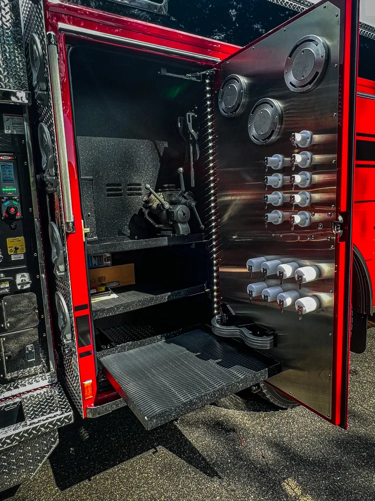 Pierce Enforcer Pumper exterior view, photo 25 of 32