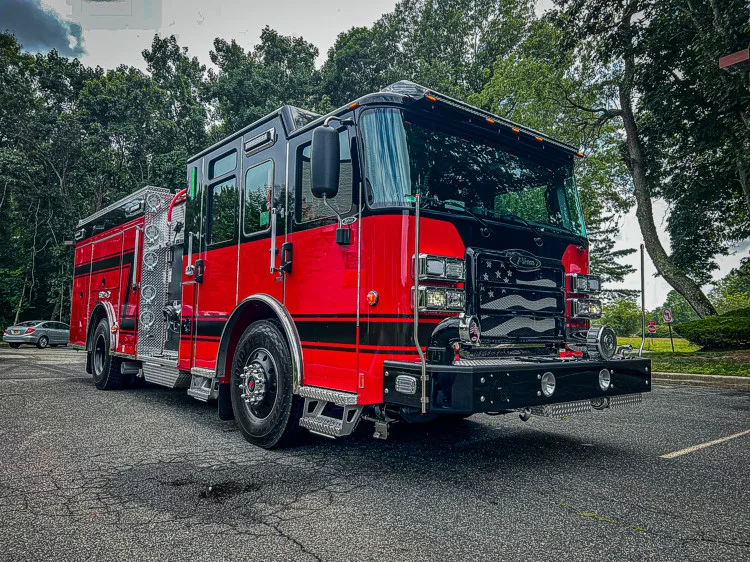 Pierce Enforcer Pumper exterior view, photo 3 of 32