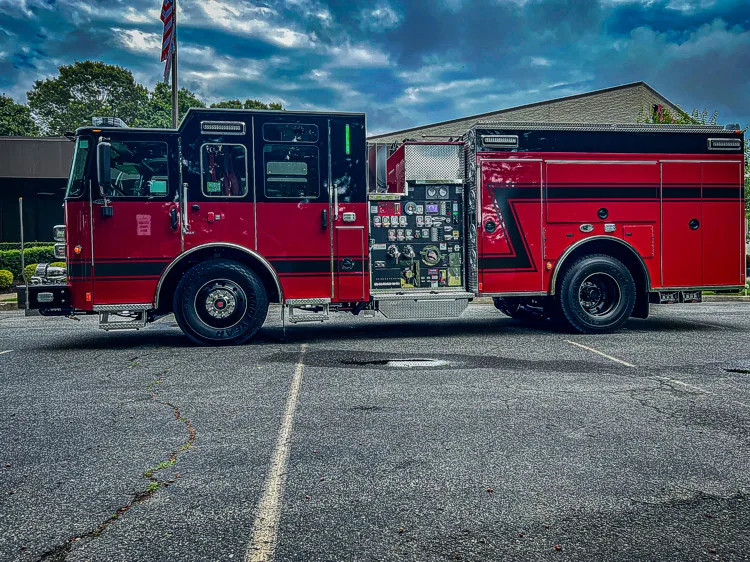 Pierce Enforcer Pumper exterior view, photo 4 of 32
