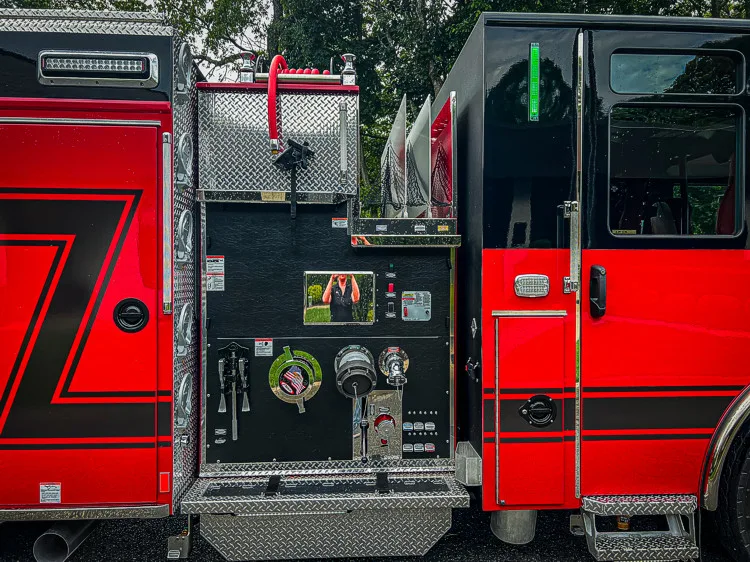 Pierce Enforcer Pumper exterior view, photo 9 of 32