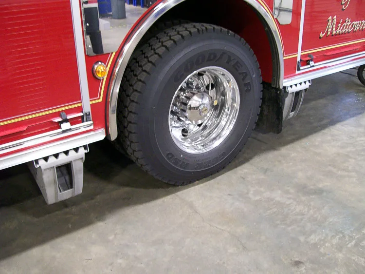 Pierce Pumper exterior view, photo 7 of 28