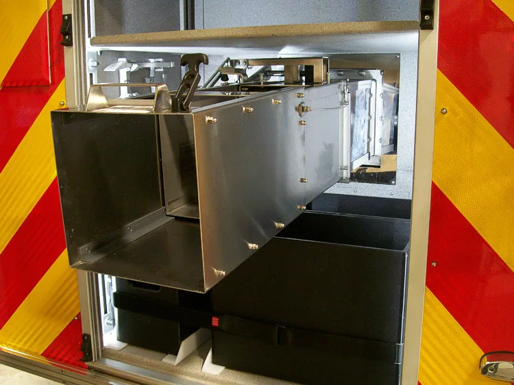 Pierce Saber Pumper exterior view, photo 13 of 29