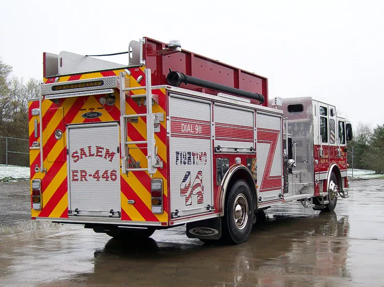 Pierce Saber Pumper exterior view, photo 2 of 29