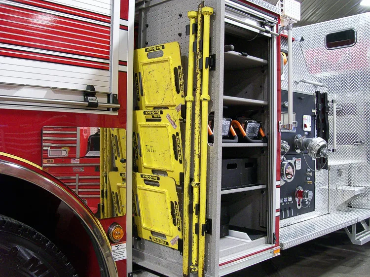 Pierce Saber Pumper exterior view, photo 25 of 29