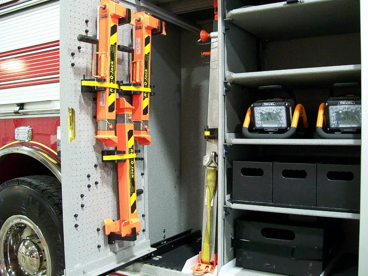 Pierce Saber Pumper exterior view, photo 26 of 29