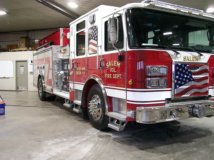 Pierce Saber Pumper exterior view, photo 7 of 29