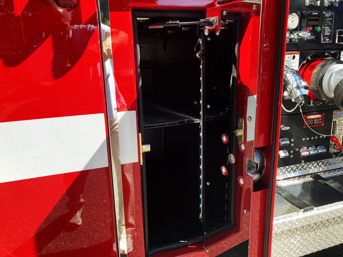 Pierce Velocity Rescue Pumper exterior view, photo 39 of 66