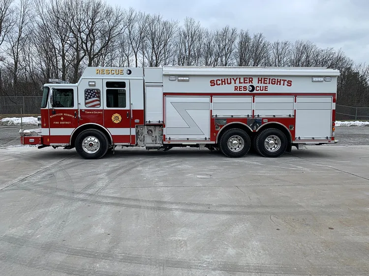 Pierce Enforcer Rescue Pumper exterior view, photo 6 of 56