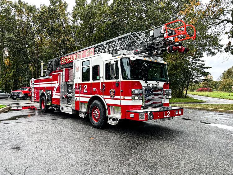 Pierce Enforcer Aerial exterior view, photo 2 of 46