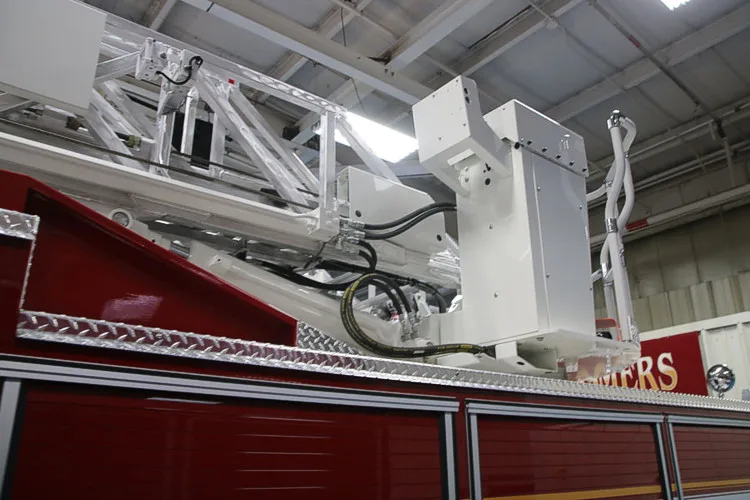 Pierce Enforcer Pumper exterior view, photo 11 of 65