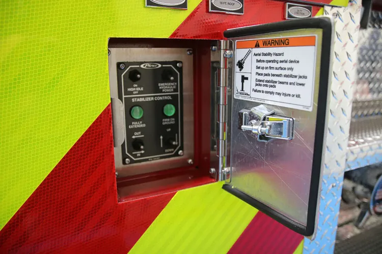 Pierce Enforcer Pumper exterior view, photo 18 of 65