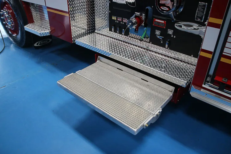 Pierce Enforcer Pumper exterior view, photo 24 of 65