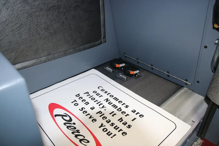 Pierce Enforcer Pumper exterior view, photo 25 of 65