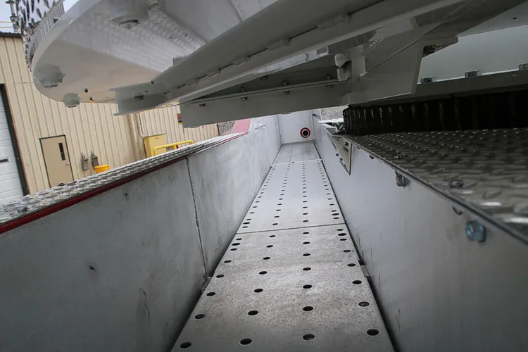 Pierce Enforcer Pumper exterior view, photo 27 of 65