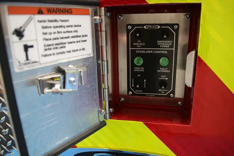 Pierce Enforcer Pumper exterior view, photo 45 of 65