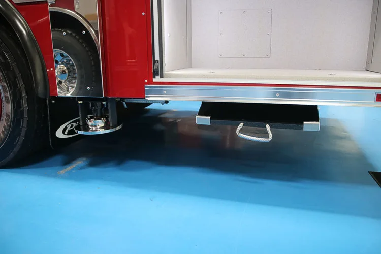 Pierce Enforcer Pumper exterior view, photo 50 of 65