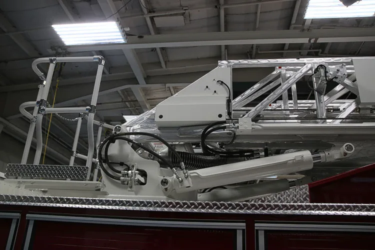 Pierce Enforcer Pumper exterior view, photo 9 of 65