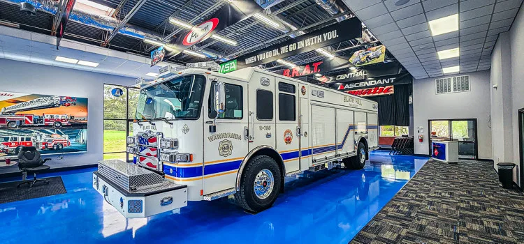 Pierce Enforcer Pumper exterior view, photo 3 of 80