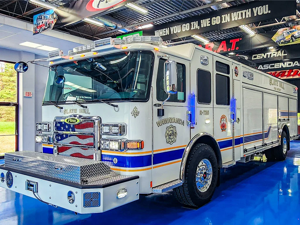Pierce Enforcer Pumper exterior view, photo 80 of 80