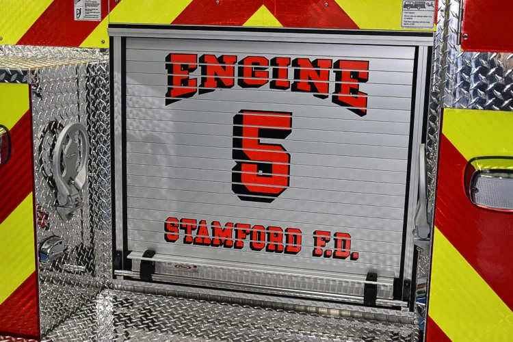 Rear body close-up showing chevron panel and raised unit lettering