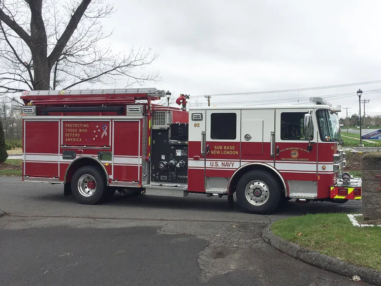 Pierce Pumper exterior view, photo 3 of 4