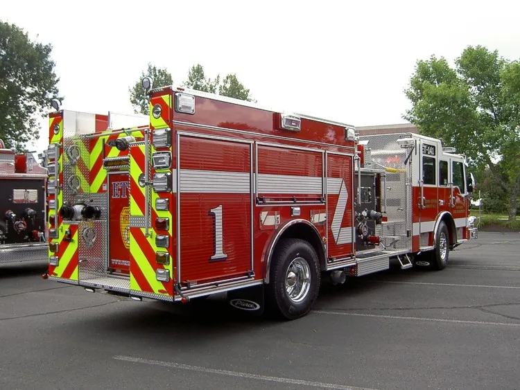 Rear-right exterior view showing side body and rear chevron panel