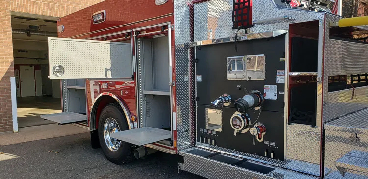 Pierce Enforcer Pumper exterior view, photo 23 of 27