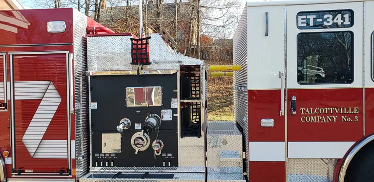 Pierce Enforcer Pumper exterior view, photo 25 of 27