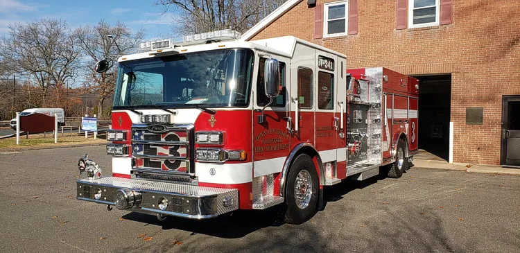 Pierce Enforcer Pumper exterior view, photo 4 of 27